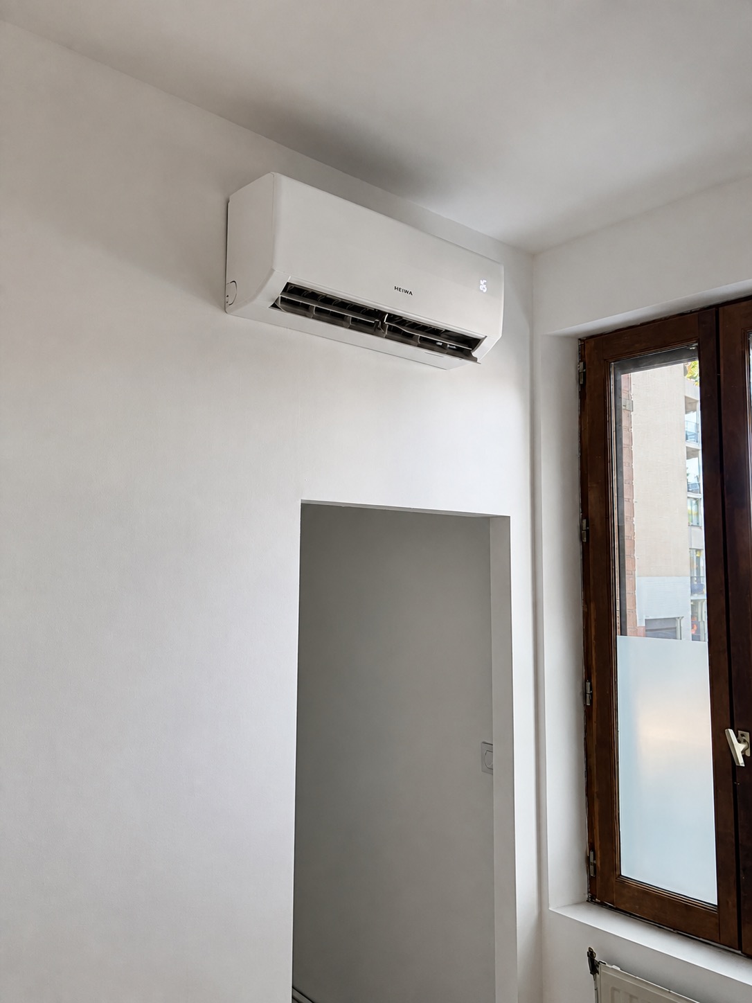 Unité intérieure Heiwa de 2 kW installée dans une chambre à Cornebarrieu